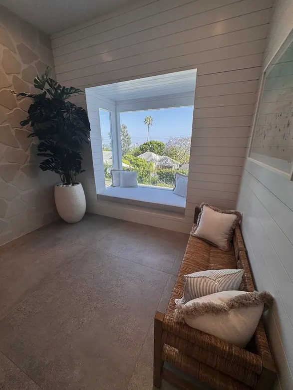 Pura Vida West Hollywood warm lighting detail